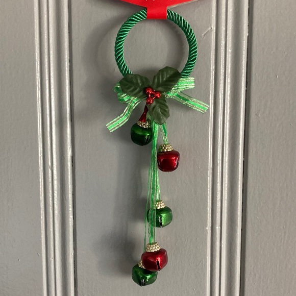 Holiday Nwt Beautiful Green Red Holiday Door Knob Hanger With Metal